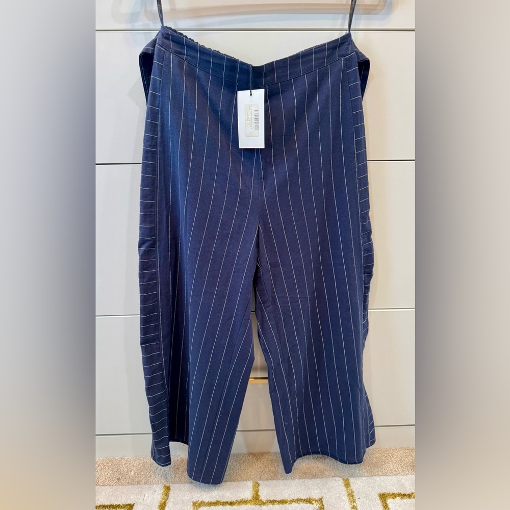 ✨ NWT THML Navy Striped Wide-Leg Pants - Size Small ✨